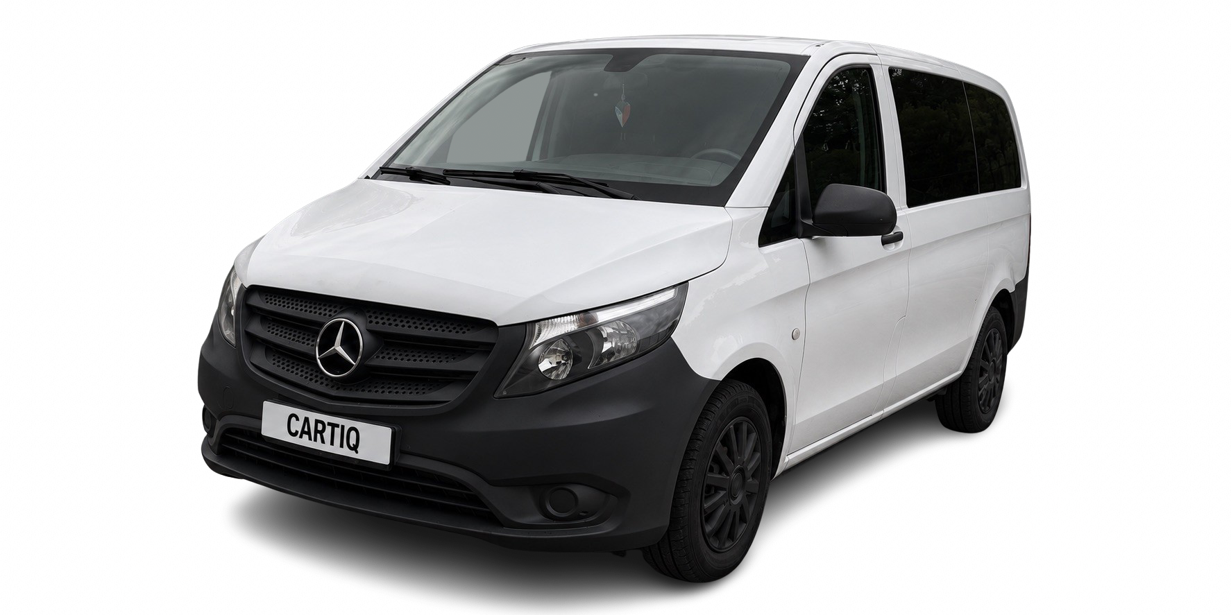 Білий Mercedes-Benz Vito спереду зліва, з темними вікнами та чорними колесами.